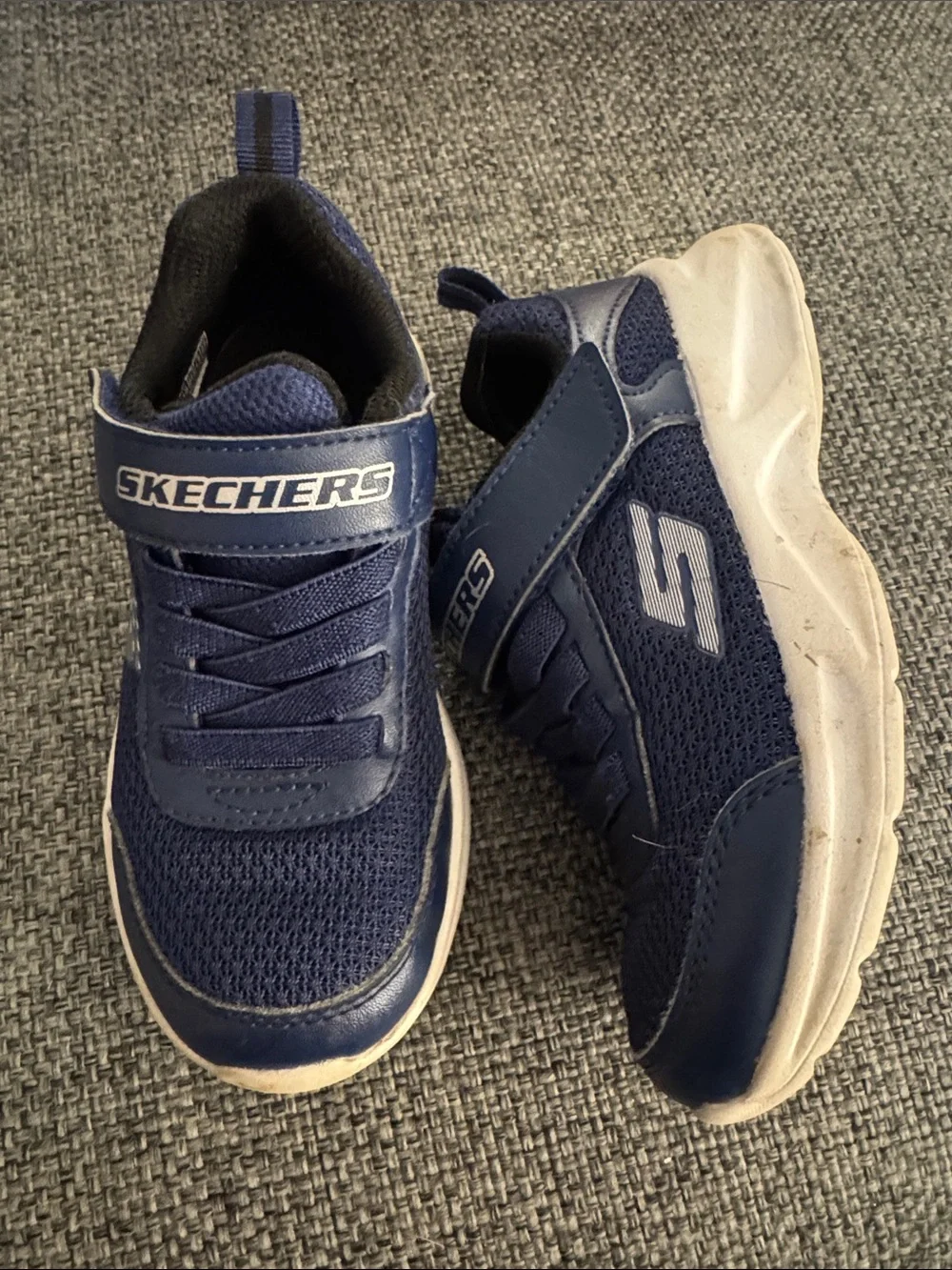 EUC Skechers Boys' Unisex Dynamic Sneaker 11 Little Kid Toddler Velcro